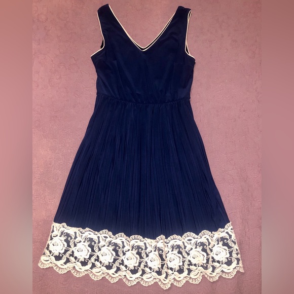 Pleated Lace Dress 💙 - Picture 2 of 11